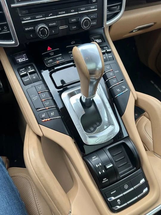 2015 Porsche 958 Cayenne S - Image 15 of 19