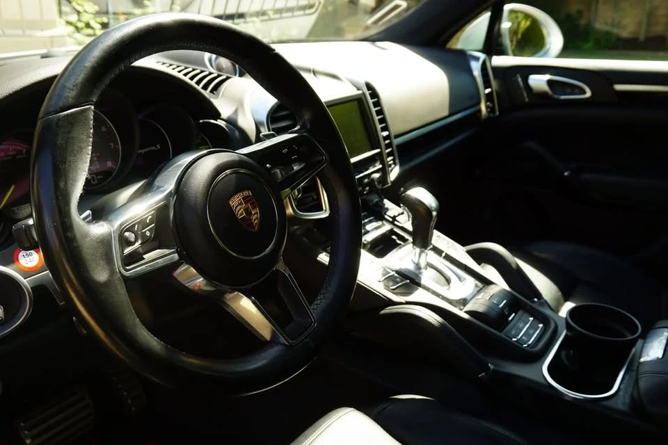 2015 Porsche 958 Cayenne - Image 9 of 16