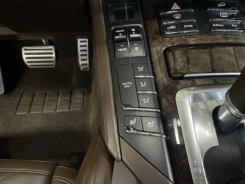 2015 Porsche 958 Cayenne Turbo - Image 19 of 20