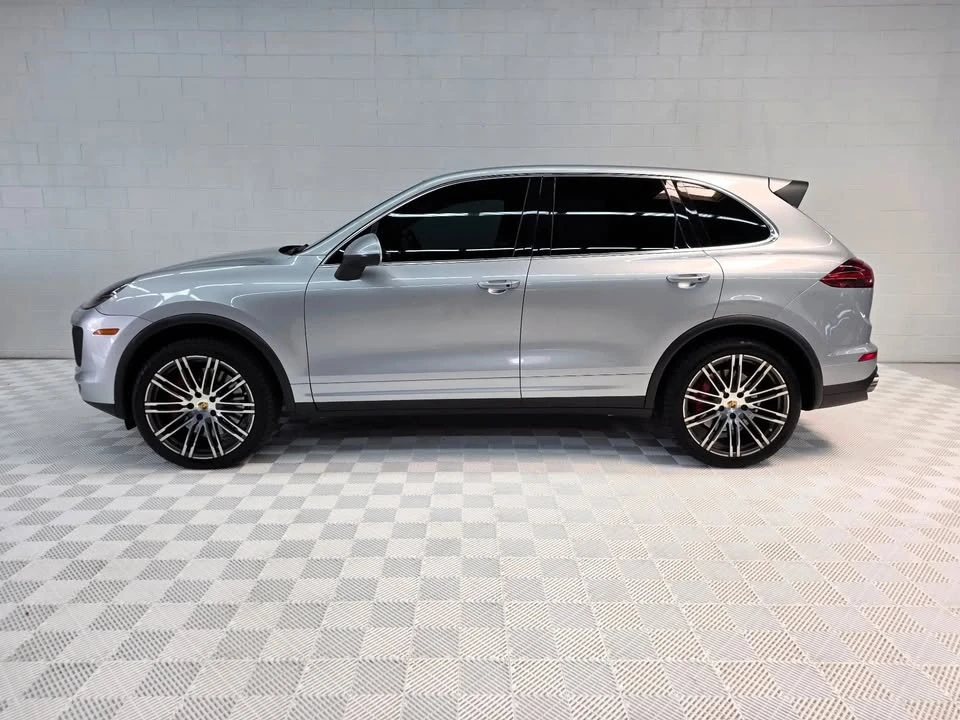2015 Porsche 958 Cayenne Turbo - Image 2 of 15