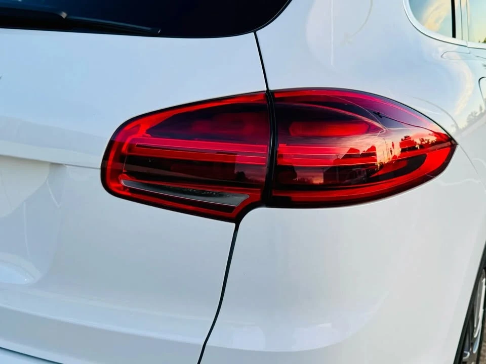 2015 Porsche 958 Cayenne Turbo - Image 9 of 16