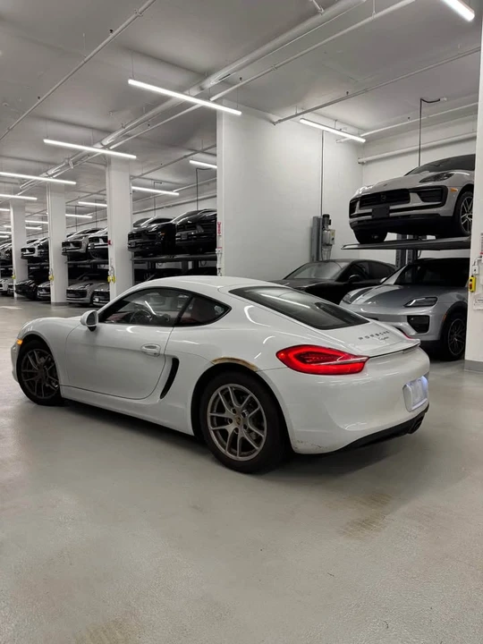 2015 Porsche 981 Cayman - Image 8 of 11