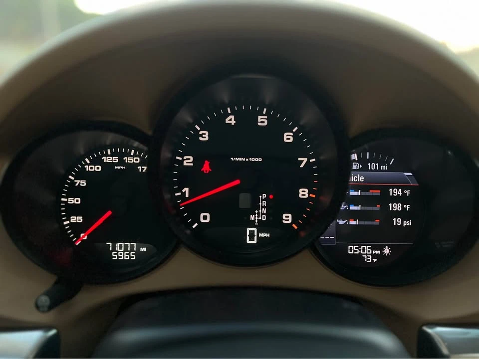 2015 Porsche 981 Cayman - Image 16 of 18