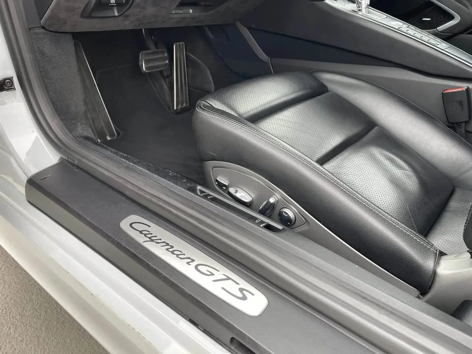 2015 Porsche 981 Cayman GTS - Image 9 of 13