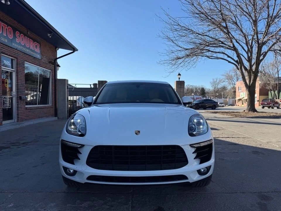 2015 Porsche Macan - Image 2 of 19