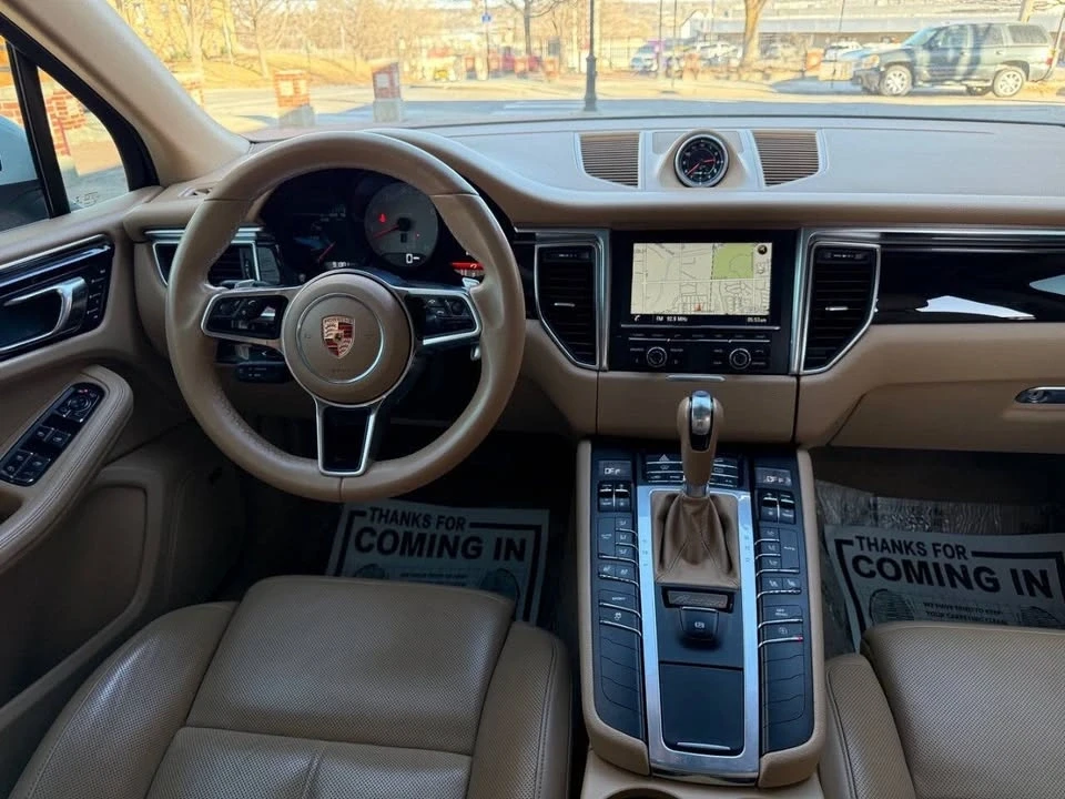 2015 Porsche Macan - Image 16 of 19