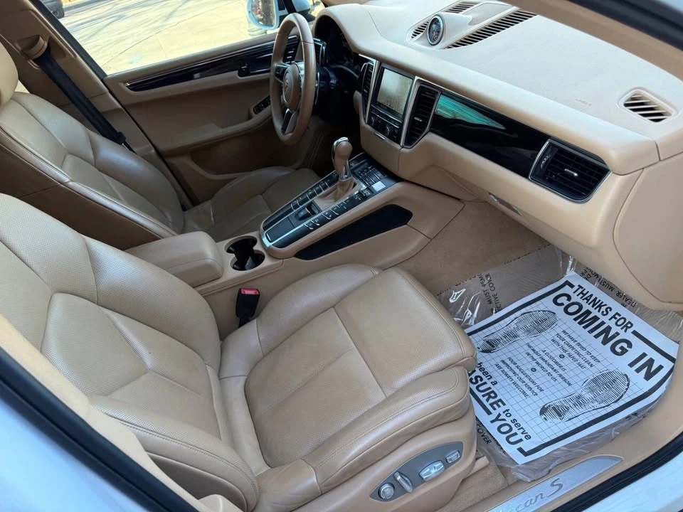 2015 Porsche Macan - Image 12 of 19