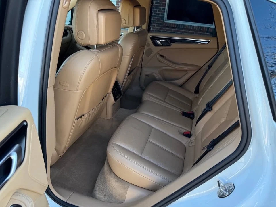 2015 Porsche Macan - Image 11 of 19