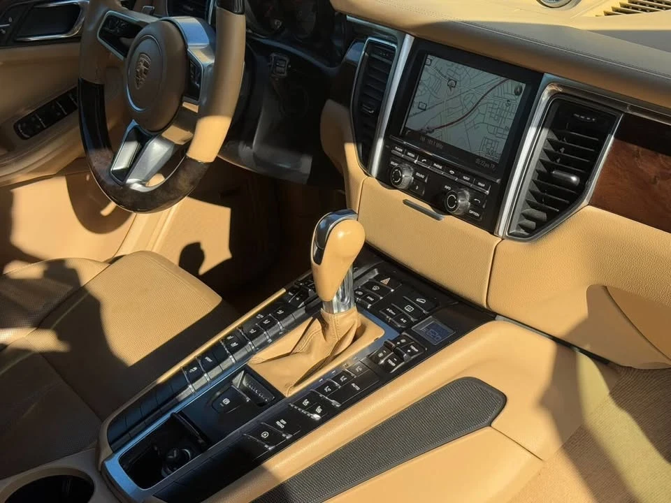 2015 Porsche Macan - Image 9 of 20