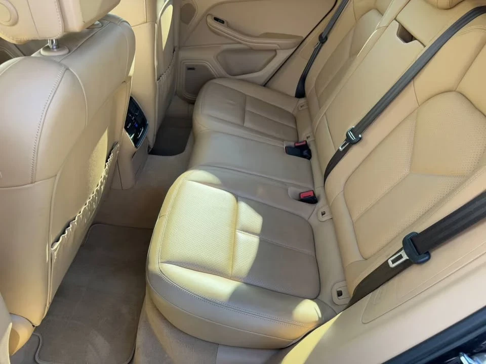 2015 Porsche Macan - Image 15 of 20