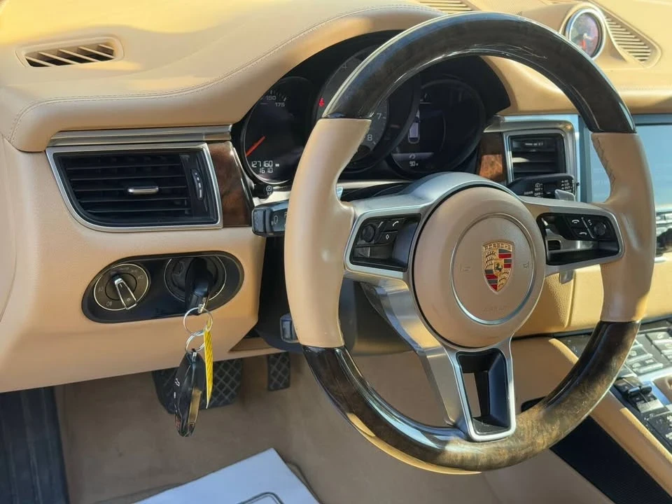 2015 Porsche Macan - Image 10 of 20