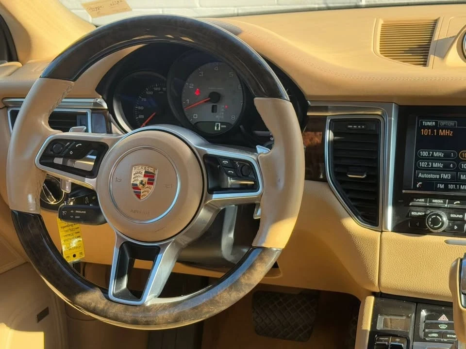 2015 Porsche Macan - Image 11 of 20