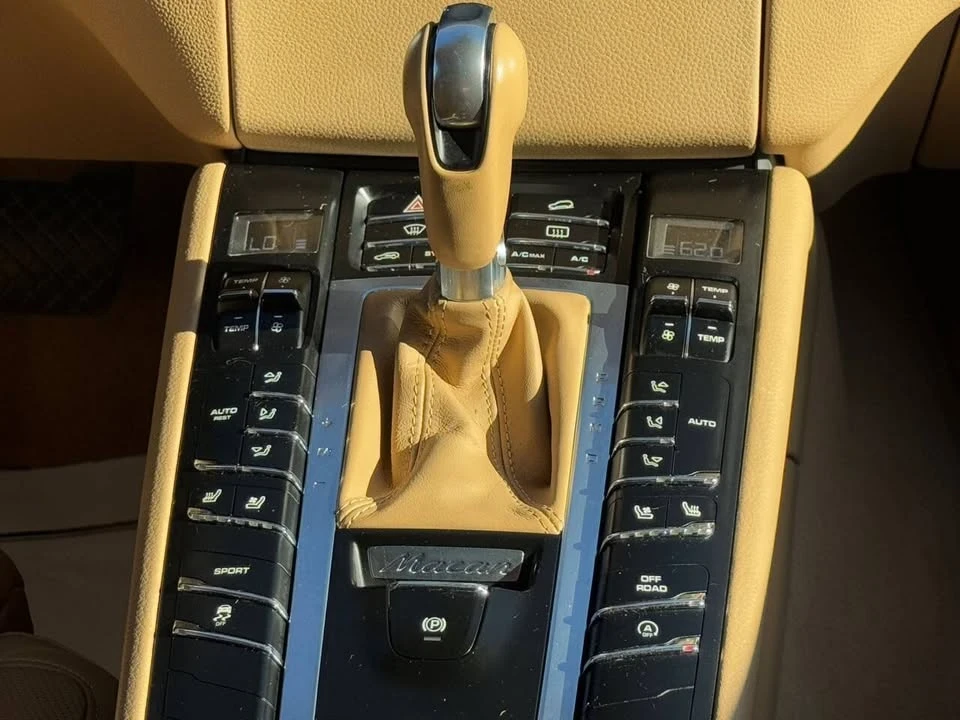 2015 Porsche Macan - Image 13 of 20