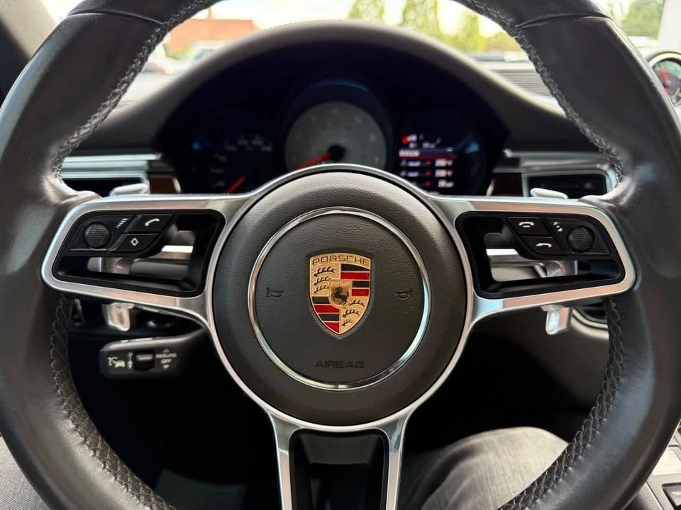 2015 Porsche Macan - Image 18 of 20