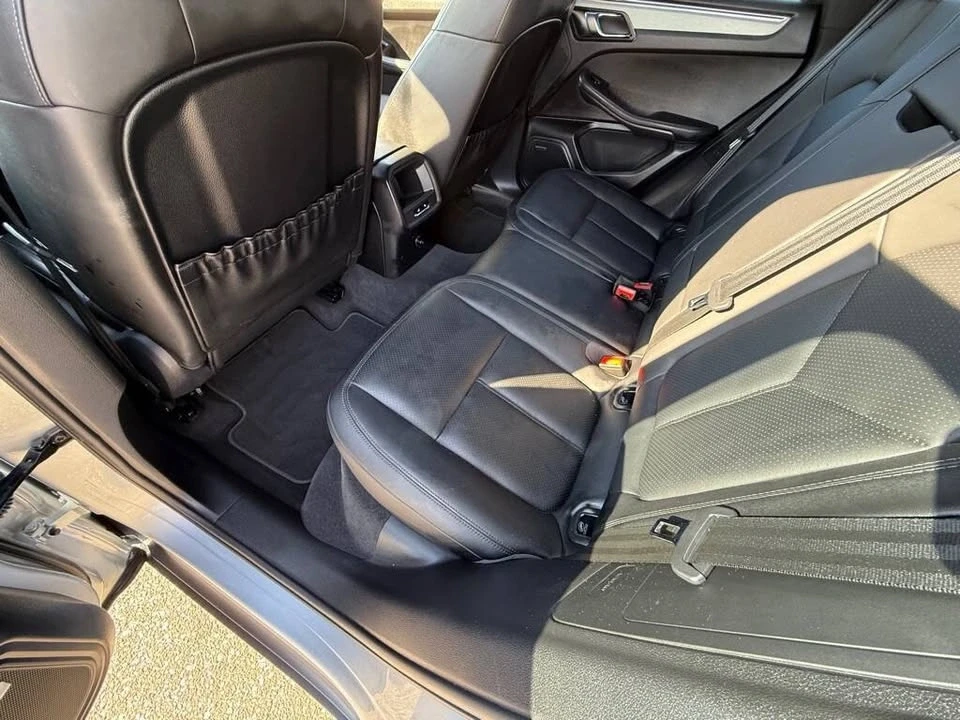 2015 Porsche Macan - Image 18 of 20