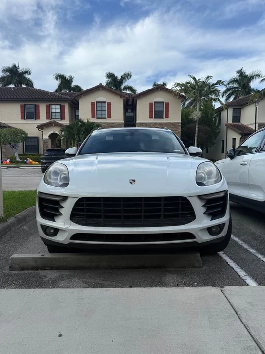 2015 Porsche Macan - Image 2 of 8