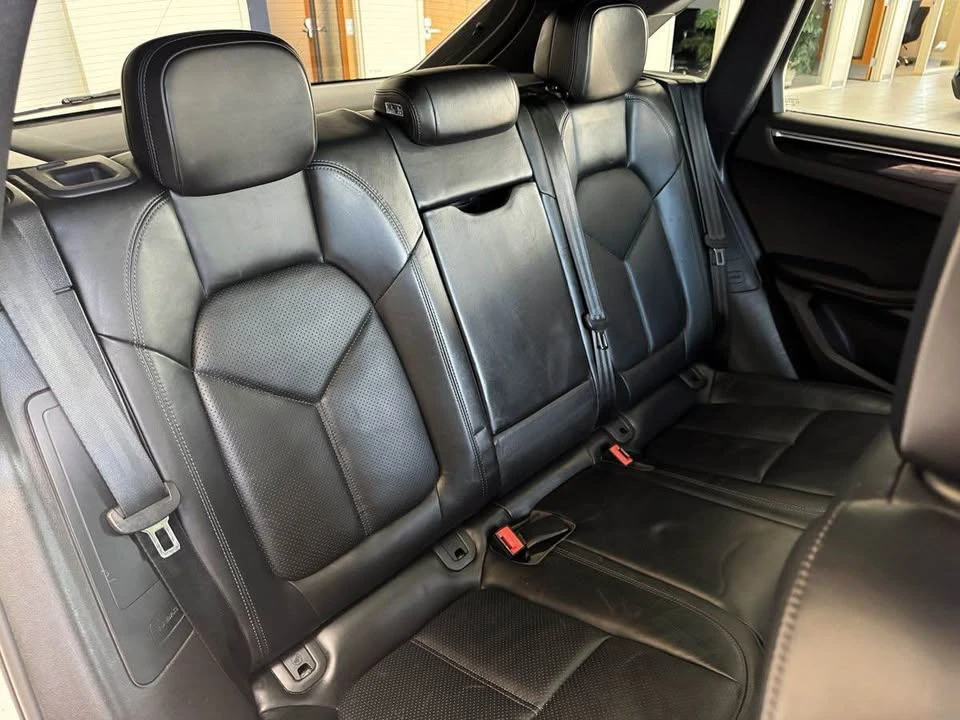 2015 Porsche Macan - Image 16 of 19