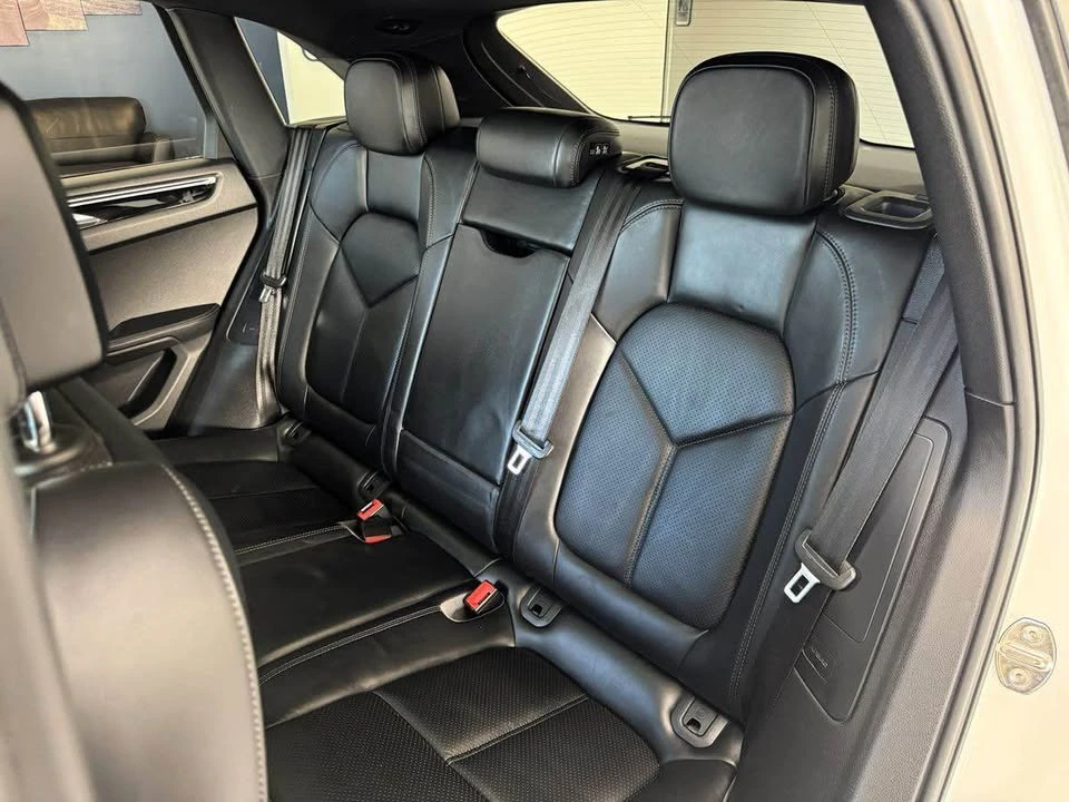 2015 Porsche Macan - Image 15 of 19