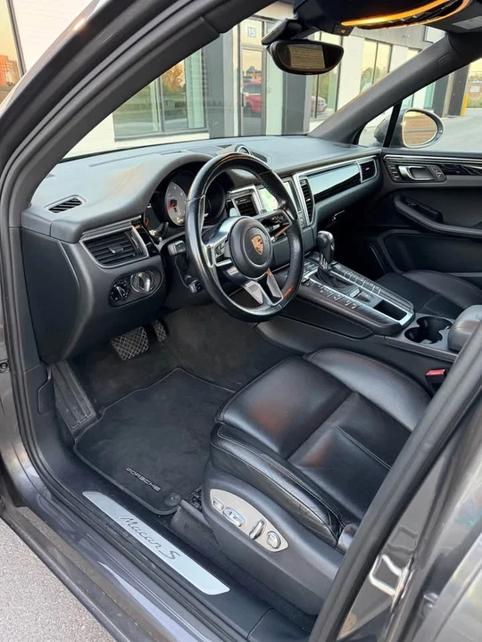 2015 Porsche Macan - Image 9 of 11