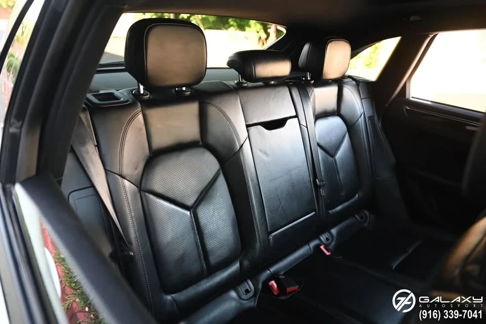 2015 Porsche Macan - Image 13 of 18