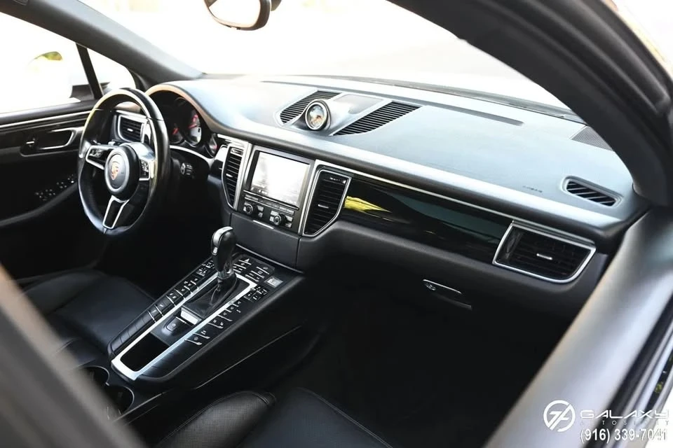 2015 Porsche Macan - Image 12 of 18