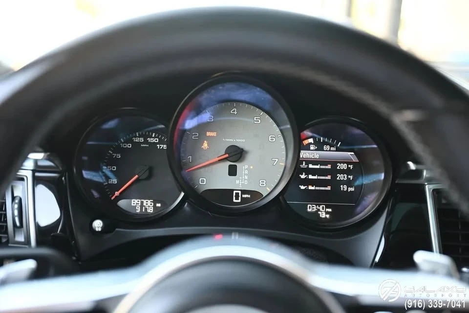 2015 Porsche Macan - Image 16 of 18