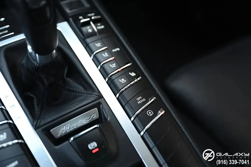 2015 Porsche Macan - Image 18 of 18