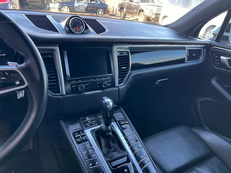 2015 Porsche Macan - Image 17 of 20