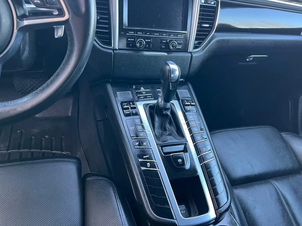 2015 Porsche Macan - Image 18 of 20