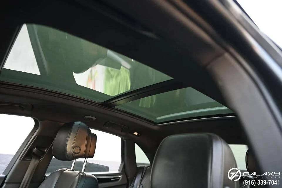 2015 Porsche Macan - Image 15 of 18