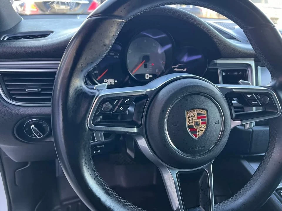 2015 Porsche Macan - Image 16 of 20