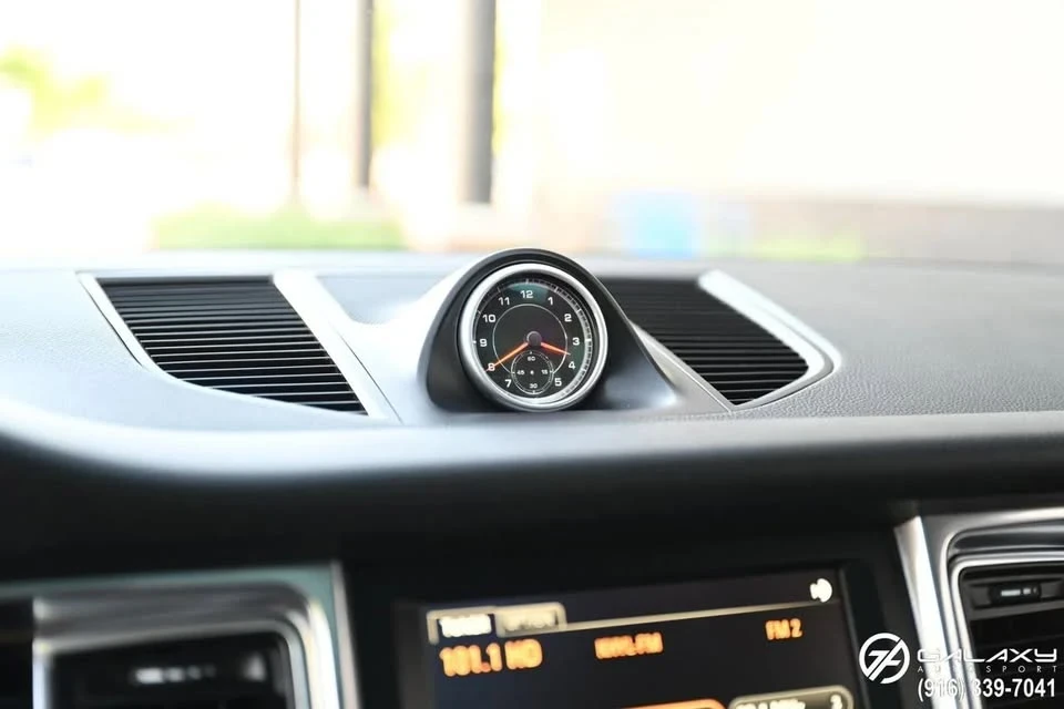 2015 Porsche Macan - Image 17 of 18