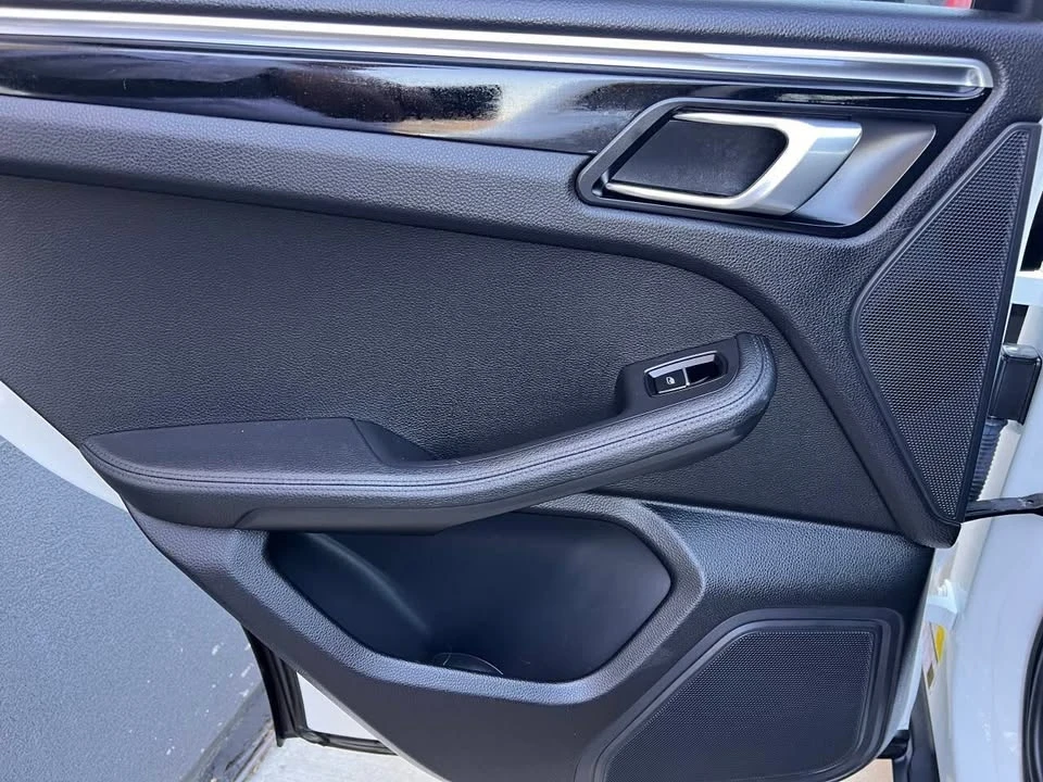 2015 Porsche Macan - Image 19 of 20