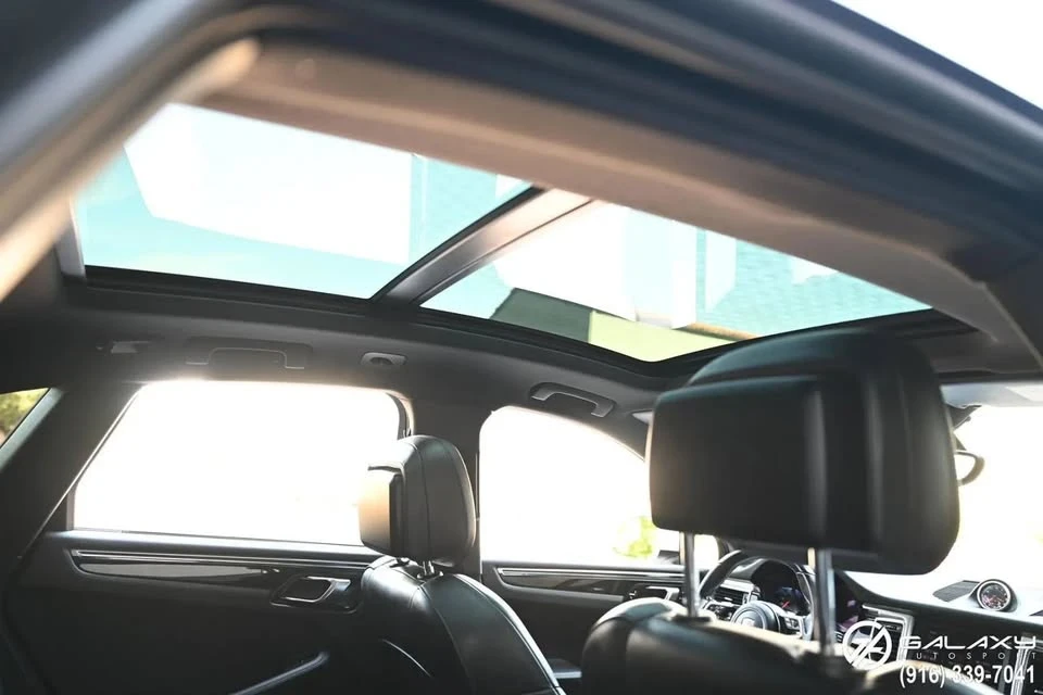 2015 Porsche Macan - Image 14 of 18