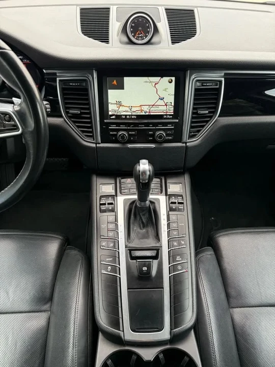 2015 Porsche Macan - Image 17 of 19