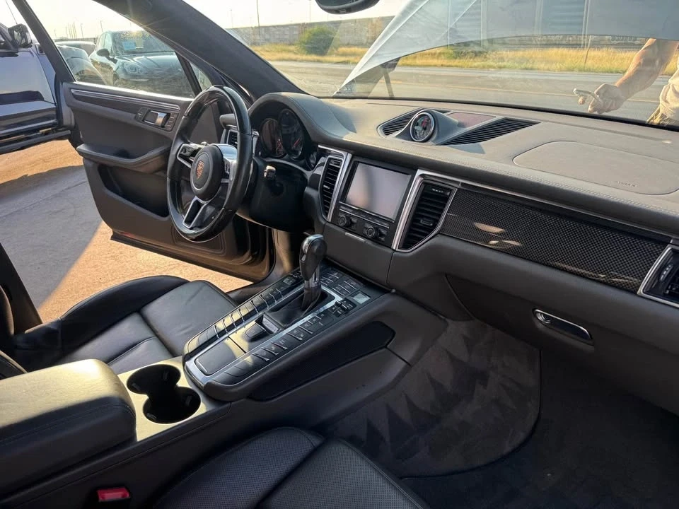 2015 Porsche Macan Turbo - Image 13 of 17