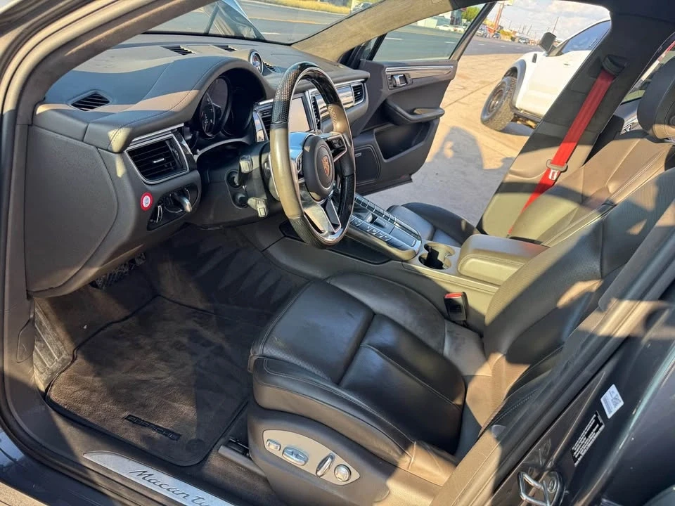 2015 Porsche Macan Turbo - Image 12 of 17