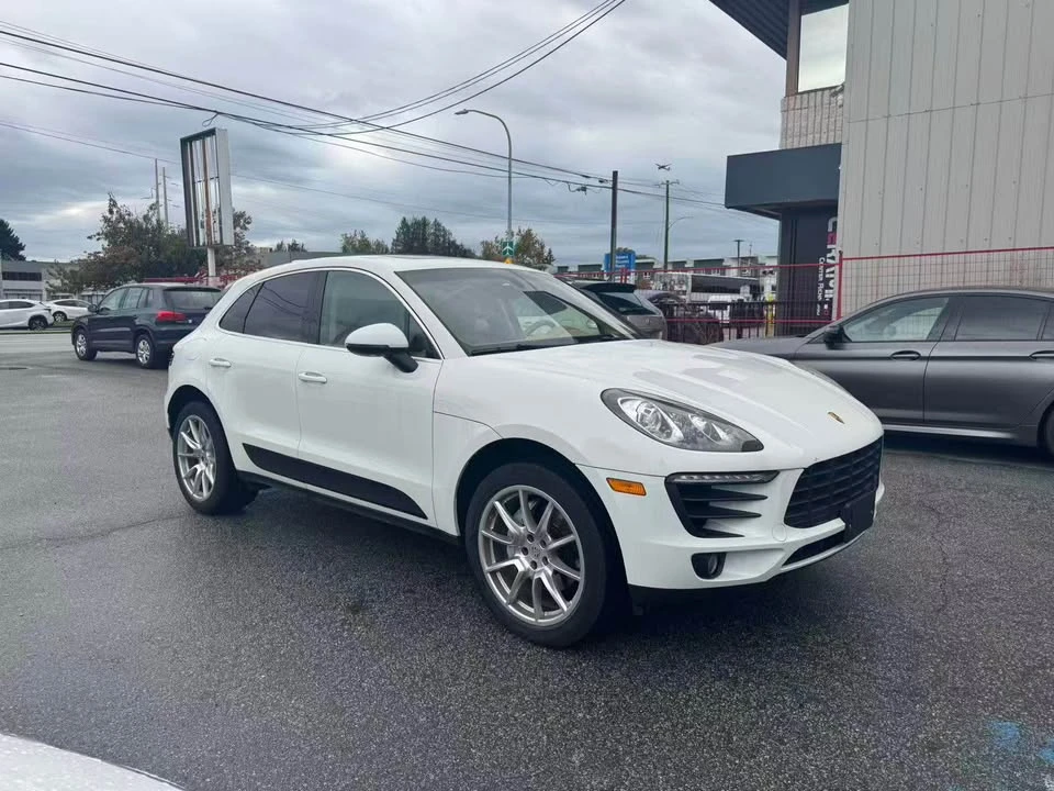 2015 Porsche Macan - Image 2 of 9
