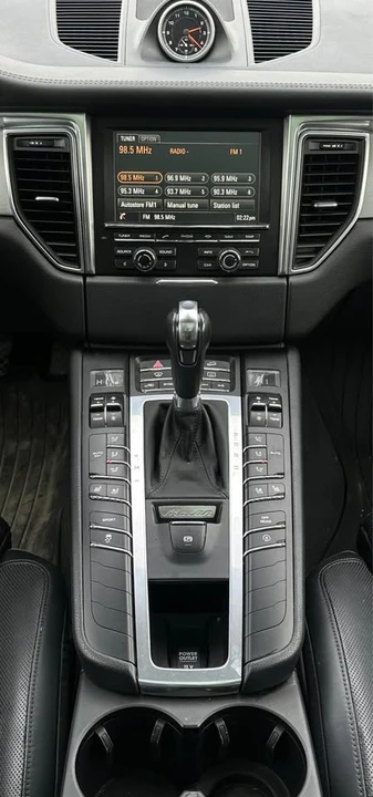 2015 Porsche Macan - Image 17 of 20