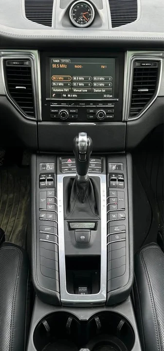 2015 Porsche Macan - Image 13 of 18
