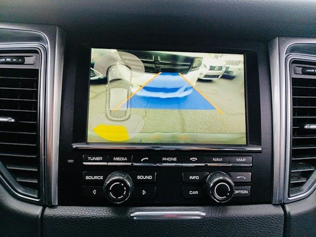 2015 Porsche Macan - Image 7 of 12