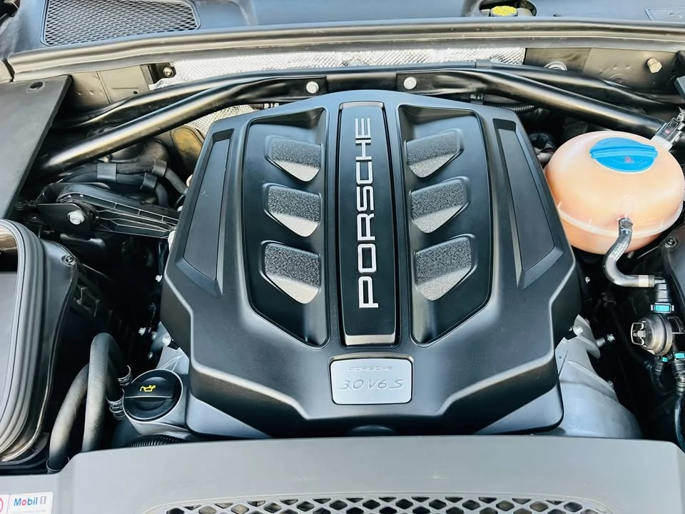 2015 Porsche Macan - Image 10 of 17