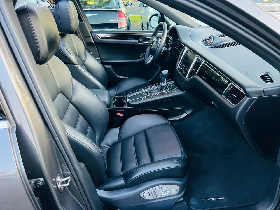 2015 Porsche Macan - Image 13 of 17