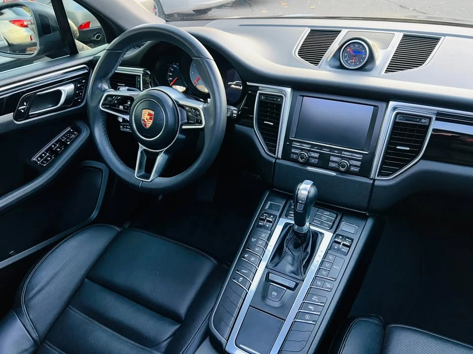 2015 Porsche Macan - Image 16 of 17