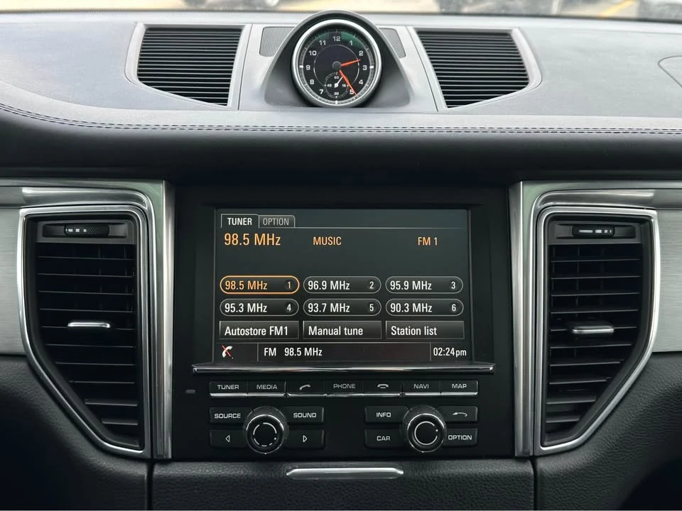 2015 Porsche Macan - Image 16 of 20
