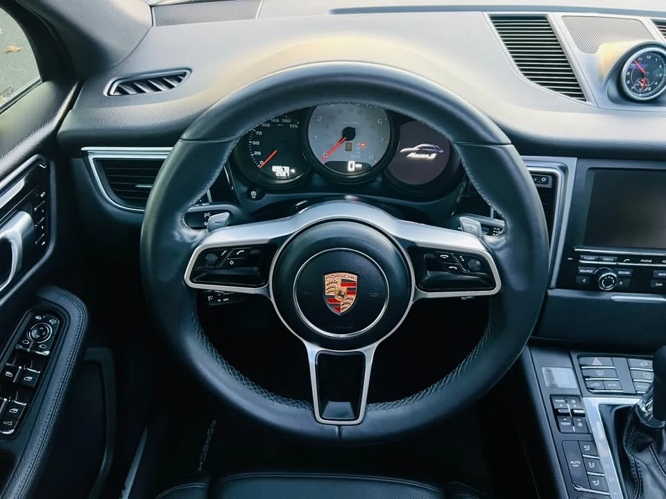 2015 Porsche Macan - Image 15 of 17