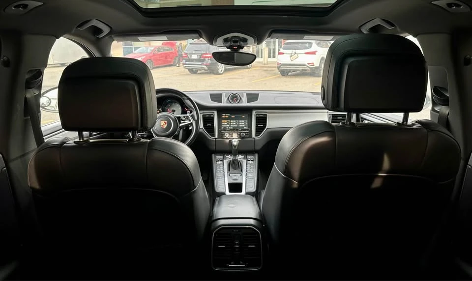 2015 Porsche Macan - Image 12 of 18