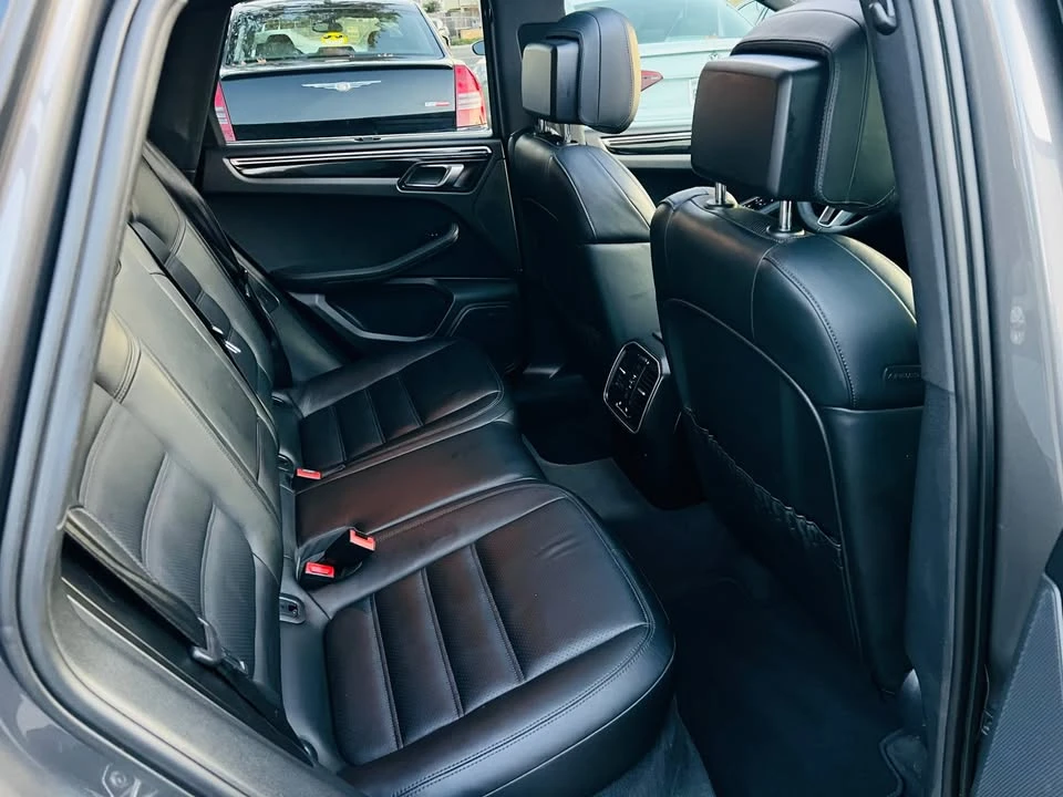 2015 Porsche Macan - Image 14 of 17