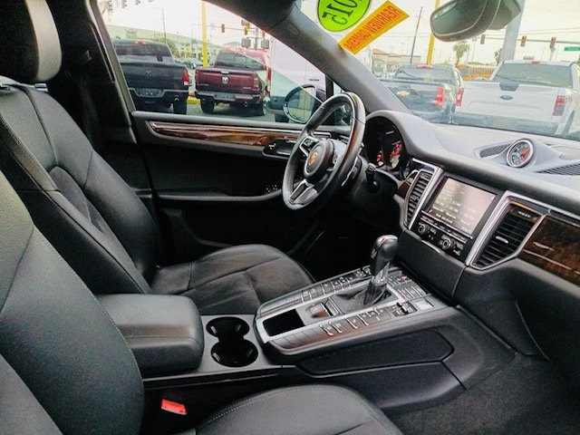 2015 Porsche Macan - Image 11 of 12