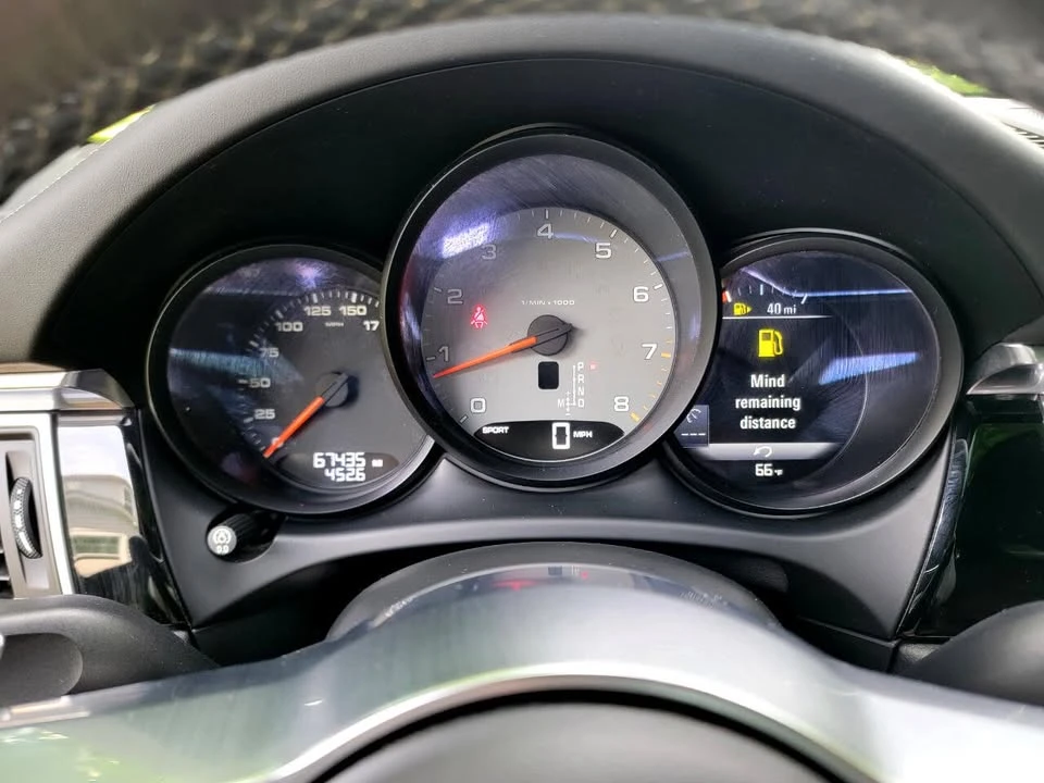 2015 Porsche Macan - Image 16 of 20